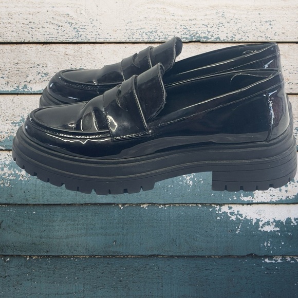 Size 6 Shiny Black Loafers - Picture 3 of 6